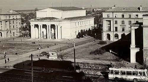 "Brotherhood Between Nations" complex, Bucharest, 1954–1958, by N. Porumbescu, D. Bacalu and T. Stănescu[121]