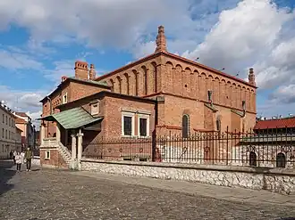 Entrance from the west and on the right the women's room