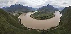 The first turn of the Yangtze at Shigu (石鼓) in Yunnan, where the river turns 180 degrees from southbound to northbound