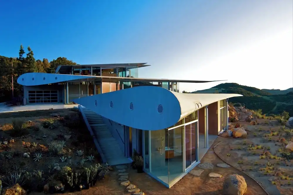747 Wing House, Malibu, California, U.S., (Season 1, Episode 1; "Mountain")