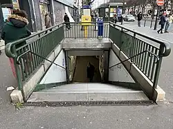 Entrance at Avenue de Flandre