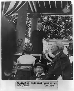 President Woodrow Wilson dedicates the memorial site at Arlington National Cemetery (May 30, 1915)