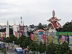 Suối Tiên main entrance