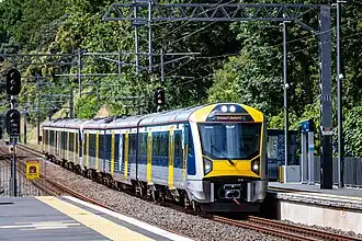 An AT AM class train at Parnell station