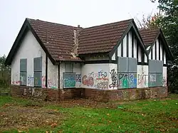 The old lodge on one of the main driveways.