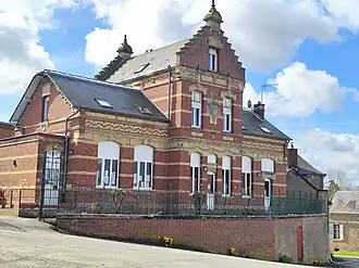 The town hall and school in Bergicourt
