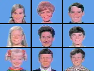 A 3 × 3 grid of squares with face shots of all nine starring characters of the television series: three blond girls in the left three squares, three brown-haired boys in the right three squares, and the middle three squares feature a blond, motherly woman, a dark-haired woman, and a brown-haired man; all the faces are on blue backgrounds.