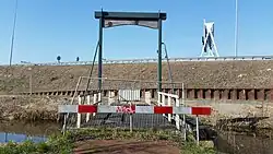 Bridge 2199 (closed), with the Ring Road behind it (A10) (March 2019)