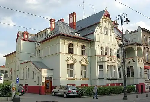 The villa before facade repainting