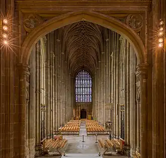 Perpendicular Gothic – Columns without interruption from floor to the vaults. Canterbury Cathedral nave (late 14th century).