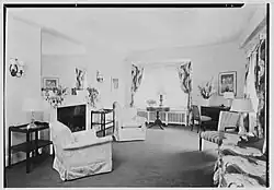 A black-and-white photo of a room at the Carlyle, taken in 1942