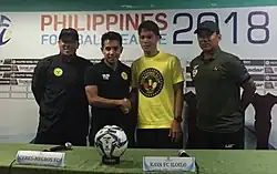 Arnie Pasinabo of Ceres-Negros (2nd from left) shakes the hand of Jalsor Soriano of Kaya FC-Iloilo in a press conference. They are flanked by the head coaches of their clubs
