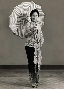 Indonesian movie star Chitra Dewi in kebaya (c. 1960)