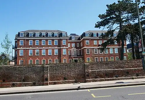 Convent_of_the_Holy_Trinity_near_Bromley_(01)