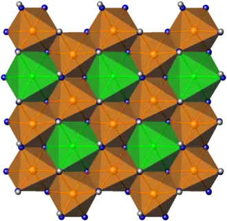 Trioctahedral layer O, of chemical composition LiAl 2(OH) 6.