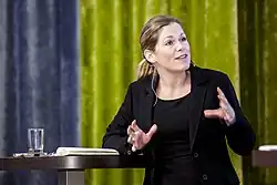 An image of Martine Aurdal speaking.