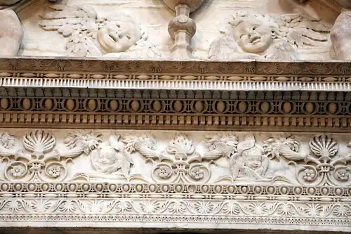 Renaissance egg-and-dart on the San Lorenzo Tabernacle, by Desiderio da Settignano and Baccio da Montelupo, 1461, marble, Basilica of San Lorenzo, Florence, Italy