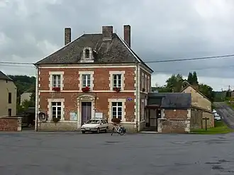The town hall in Dommery