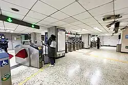 Line 1 east concourse