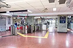 Line 2 east concourse