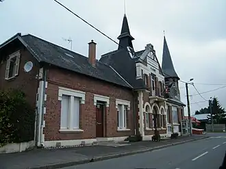 The town hall in Feuillères