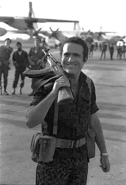 Gaon in set of the film "Operation Thunderbolt", 1976