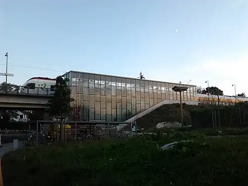 Ramps leading up to an elevated side platform