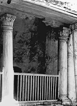Old photo of the columns.