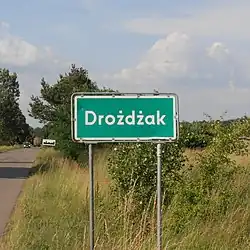 Road sign leading to Drożdżak