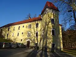 A photo of the Frankolovo Mansion in Verpete with shadows of trees falling over it