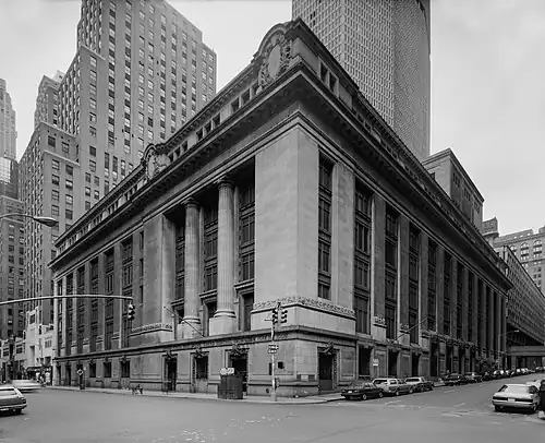 Exterior of the Beaux-Arts post office building resembling Grand Central