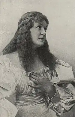 Hana Kvapilová in a Renaissance costume
