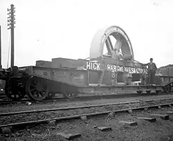 Flatcar loaded with a flywheel 1900.[120]