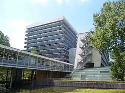 The Huygens Laboratory (left) and J.H. Oort Building (right) which currently house Leiden Observatory on the 4th, 5th and 11th floors.