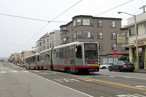 An inbound train crossing 26th Avenue, 2017