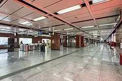 Line 2 concourse