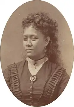 Sepia photograph of Hawaiian woman in western dress