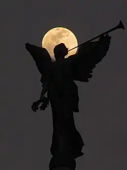The moon and Angel of Victory at Victoria Memorial