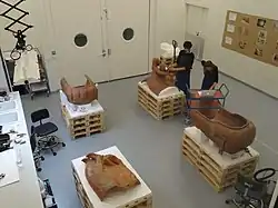 Louvre-Lens - Restauration du Sarcophage des Époux (Cp 5194) avant l'exposition Les Étrusques et la Méditerranée (A03, 9 octobre 2013)