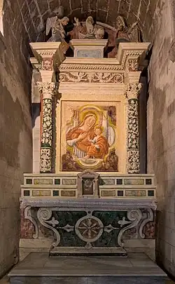 eft side chapel, with a fresco of Santa Maria la Nova above a polychrom altar