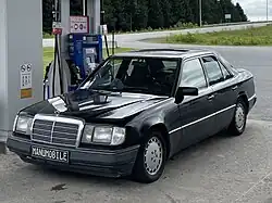 W 124 sedan (1989–1993, Canada)