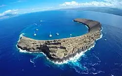 Snorkel boats at Molokini Crater
