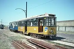 The Rotterdam diesel-electric car 542 and GVB 757 by the Karperweg yard.