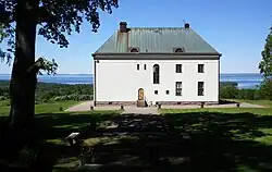 Övralid Manor, with view over  Lake Vättern