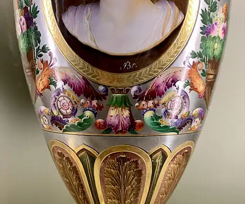 Neoclassical rosettes on a vase, by the Sèvres Porcelain Manufactory, 1814, hard-paste porcelain with platinum background and gilt bronze mounts, Louvre[14]
