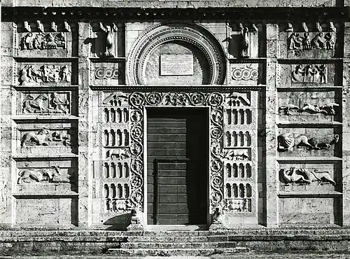 The main portal and the bas-reliefs. Photo by Paolo Monti, 1967