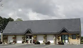 The town hall in Quéménéven