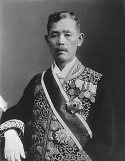 Prime minister Wakatsuki Reijirō[15]