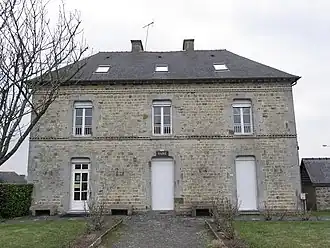 The town hall in Romazy