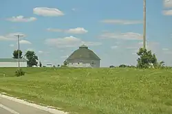 Round barn west of Pittsfield